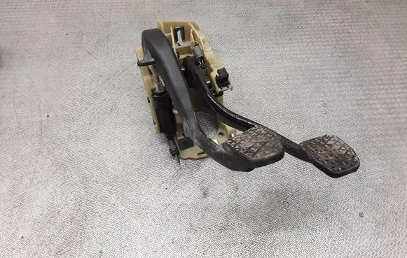BMW 5 E60 E61 Pedal assembly 6769219