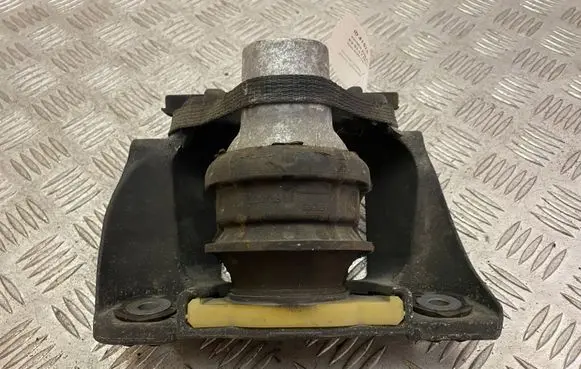 Volvo XC90 Engine mount bracket 31480353 326F22