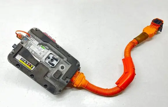 Voltage converter inverter