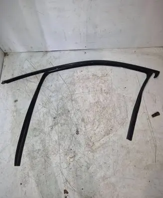 BMW X6M G06 F96 Rubber seal front door (on door) 7437772 7437771