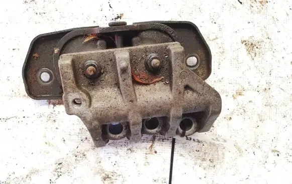 Chrysler Sebring (JS) Engine mount bracket 05085476ac