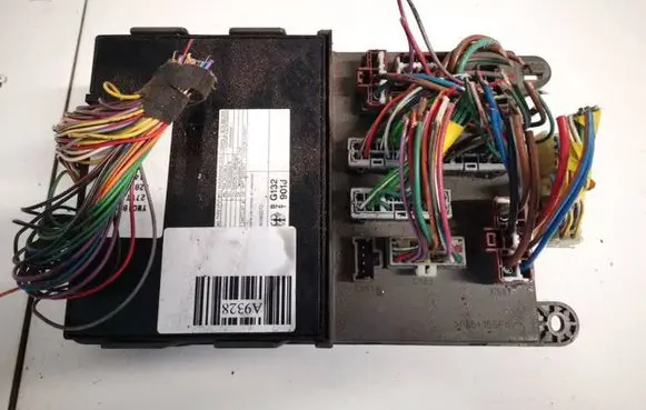 Land Rover Freelander Fuse box set ymc106080 52010469d