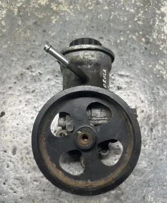 Toyota Corolla Verso AR10 Power steering pump