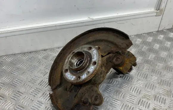 Volvo V70 Front wheel hub 6G912C447AB