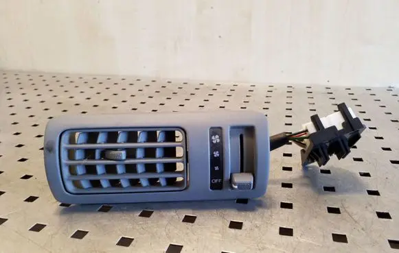 Hyundai Santa Fe Rear air vent grill 979802B100