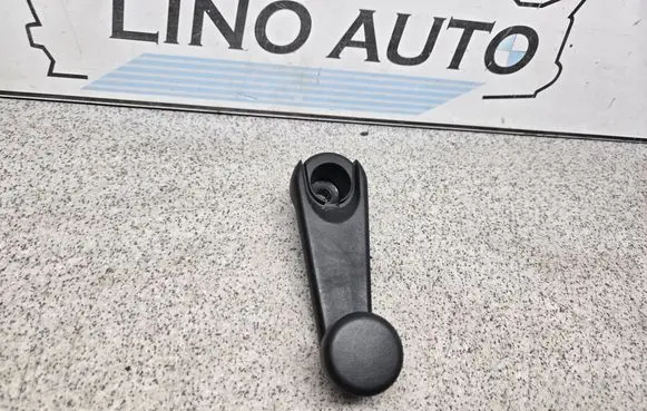 BMW 5 E39 Rear door window winding handle 8174075