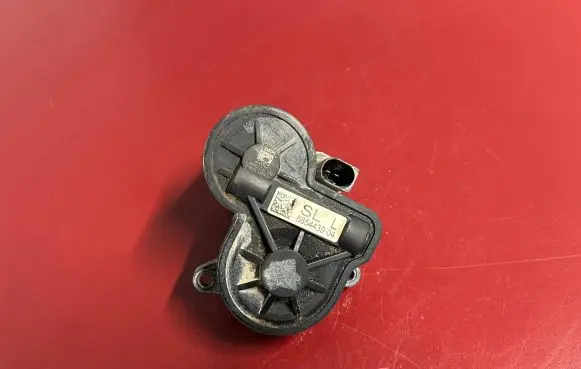 BMW X1 F48 F49 Hand brake/parking brake motor 6854439