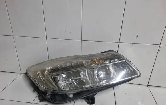 Opel Insignia A Headlight/headlamp 1EJ00963002 13226783