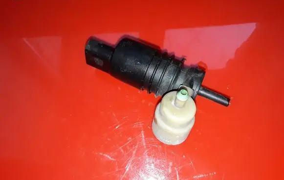 Volkswagen Golf IV Windscreen/windshield washer pump NOCODE