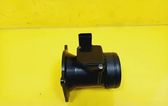 Volkswagen PASSAT B5.5 Mass air flow meter 06A906461B AFH60-10C