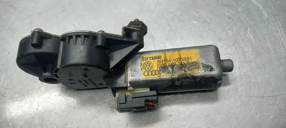 Volkswagen PASSAT B5.5 Seat adjustment motor 3B0959761T