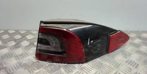 Tesla Model S Rear/tail lights 600591900F 0013410722000 T17L1520082