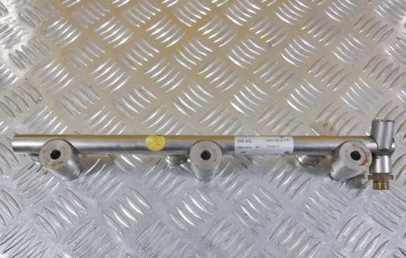 Volkswagen Touareg II Fuel main line pipe 03H133317P