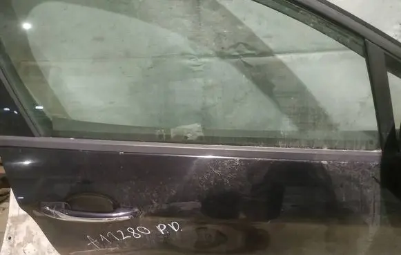 Citroen C5 Front door glass trim molding