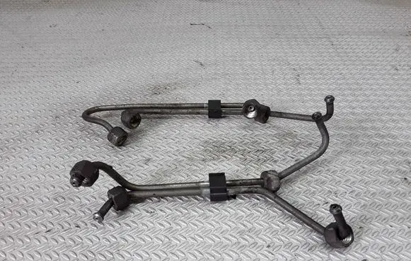 Volkswagen Golf IV Fuel injector supply line/pipe 