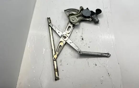 Toyota RAV 4 (XA30) Front door window regulator with motor 