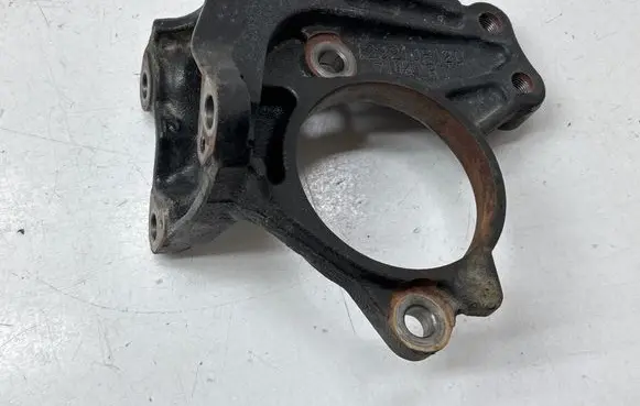 Toyota Highlander XU50 Engine mounting bracket 123210P120
