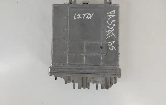 Volkswagen PASSAT B5 Engine control unit/module 0281001654 028906021GK