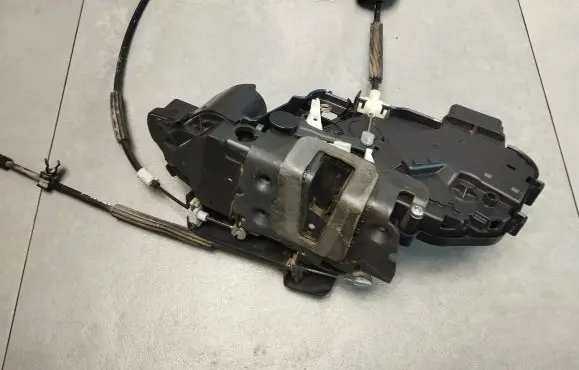 Land Rover Range Rover Sport L320 Front door lock 6W8A21813GD