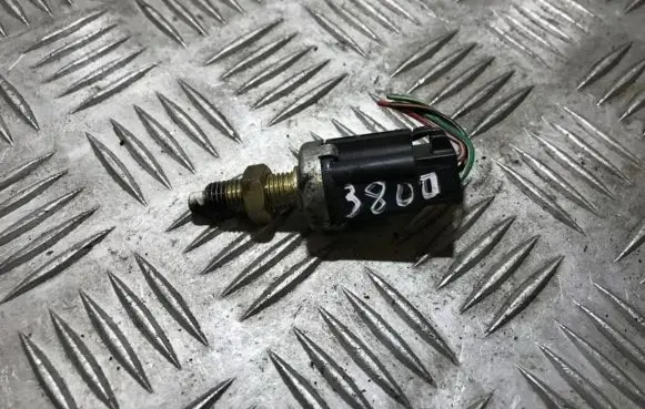 Brake pedal sensor switch