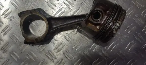 Volvo 440 Piston with connecting rod