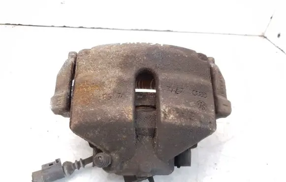 Volkswagen PASSAT B7 Front brake caliper