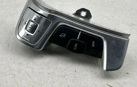 Ford Mondeo MK IV Steering wheel buttons/switches 305481985 750122 M8M2T14K147BA