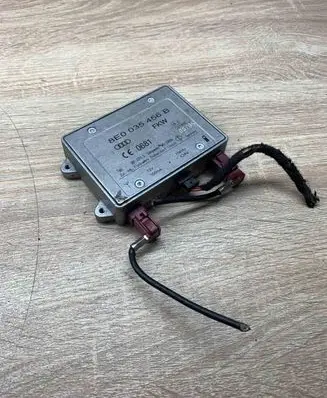 Audi A4 S4 B7 8E 8H Aerial antenna amplifier 8E0035456B