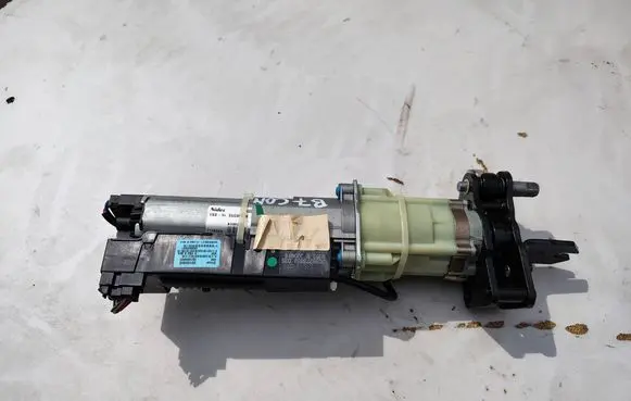 Volkswagen PASSAT B7 Tailgate hydraulic pump motor 3C9827383J
