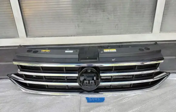 Volkswagen Tiguan Allspace Front bumper upper radiator grill 5NN853655D