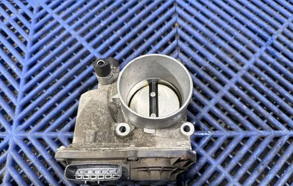 Toyota Prius (XW30) Throttle valve 2203037060