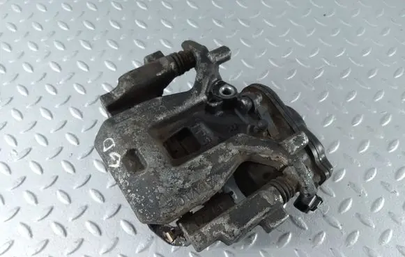 Toyota Camry VIII XV70 Rear brake caliper 4783033270