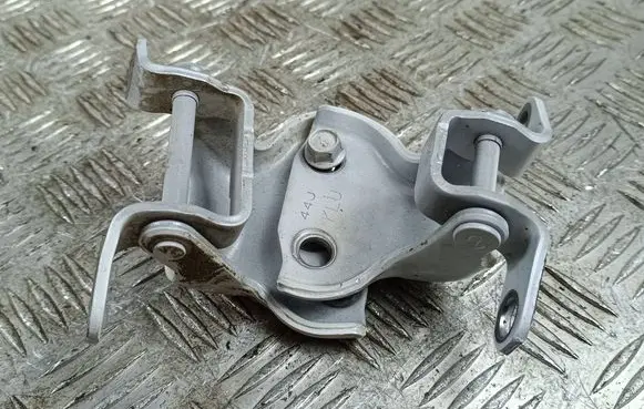 Subaru Forester SK Front door hinge set 