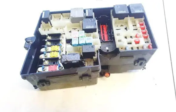 Ford Focus Fuse box set 3m5t14a142ab 3m5t-14a142-ab