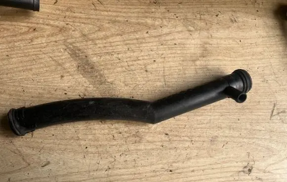 Volkswagen Golf Plus Engine coolant pipe/hose 03C121065B