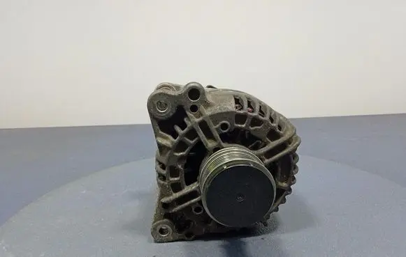 Volkswagen Golf V Generator/alternator 06F903023F
