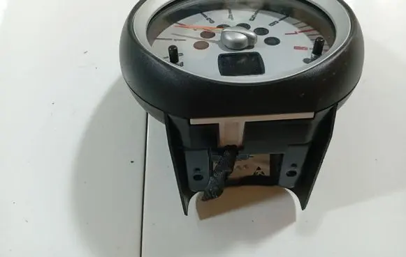 Speedometer (instrument cluster)