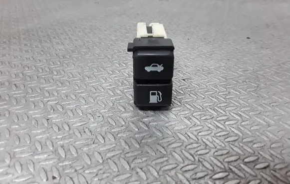 Lexus IS 220D-250-350 Fuel tank opening switch 