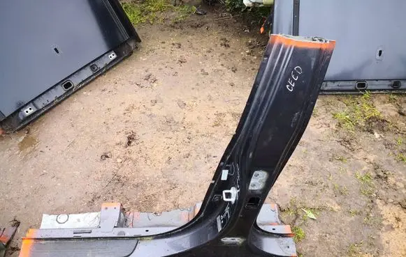 KIA Ceed Pillar (middle) 