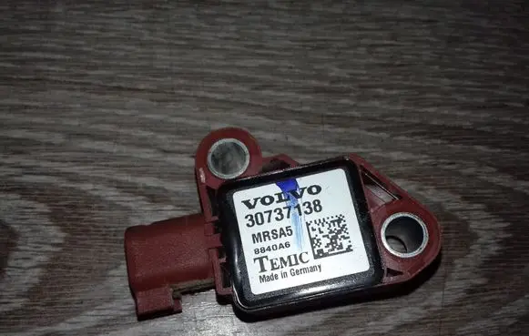 Volvo V50 Airbag deployment crash/impact sensor 30737138