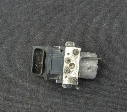 Ford Mondeo Mk III ABS Pump 1S712M110AE