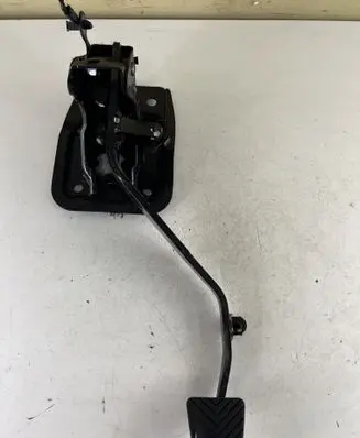 Peugeot 4007 Clutch pedal 