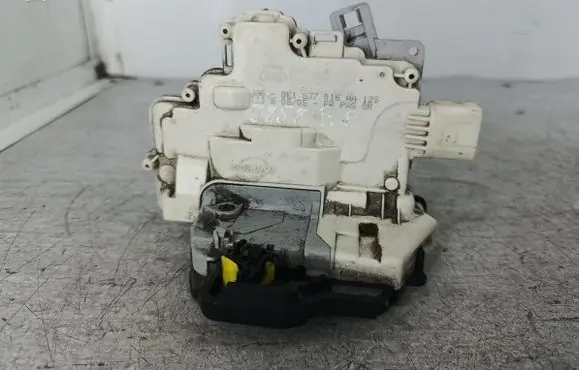 Audi A4 S4 B7 8E 8H Front door lock 8E1837016AA