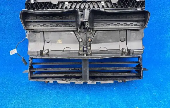 BMW 2 F45 Front grill 7338207 7301606