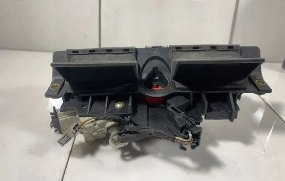 Audi A6 S6 C5 4B Tailgate/trunk/boot exterior handle 3D9827565H