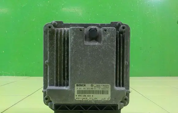 Alfa Romeo GT Engine control unit/module 00551950240