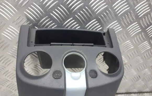 Mazda 5 Radio/GPS head unit trim MR951748