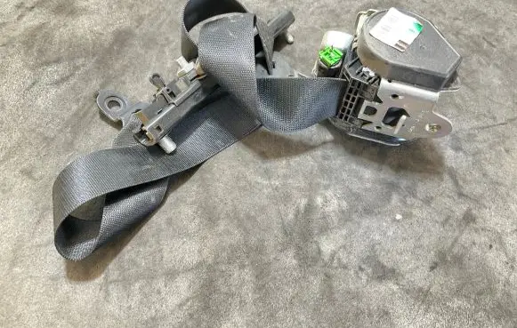 Mercedes-Benz Sprinter W906 Front seatbelt