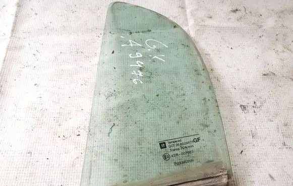 Rear vent window glass