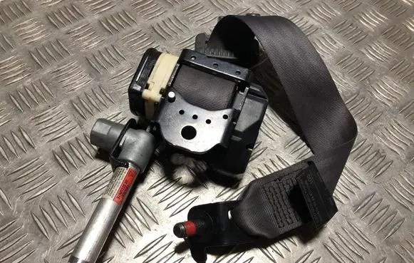 Volvo S60 Front seatbelt 670521400